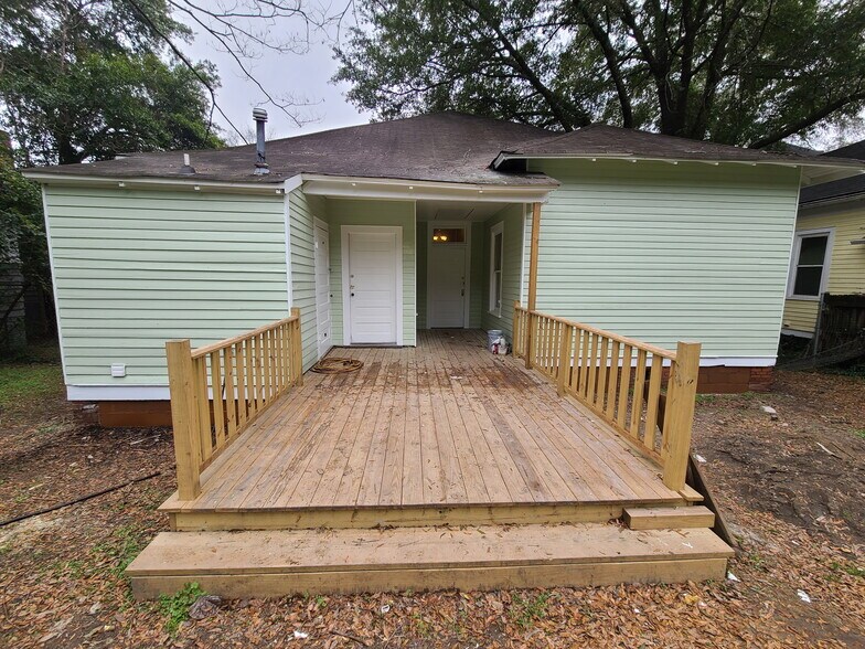 Building Photo - 2533 English Ave