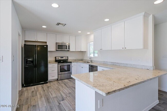 Building Photo - 536 N Cheri Lynn Dr