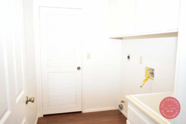 Building Photo - For Rent – Spacious 3 Bedroom, 2.5 Bath Ho...