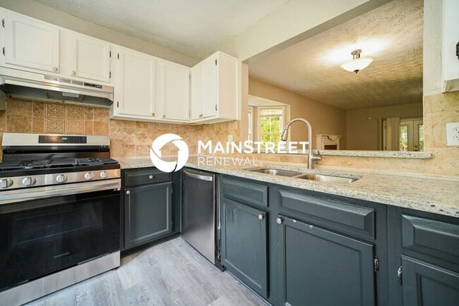Building Photo - 3 Bedroom Pet-Friendly Home in Jonesboro, GA with Main Street Renewal