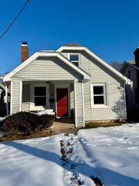 Building Photo - Adorable and spacious 2 bedroom immediatel...