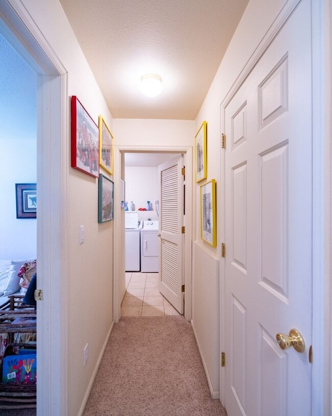Building Photo - Extended Winter rental-Flexible lease term...