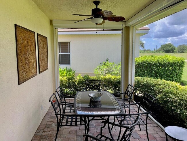 Building Photo - 2775 Royal Palm Dr