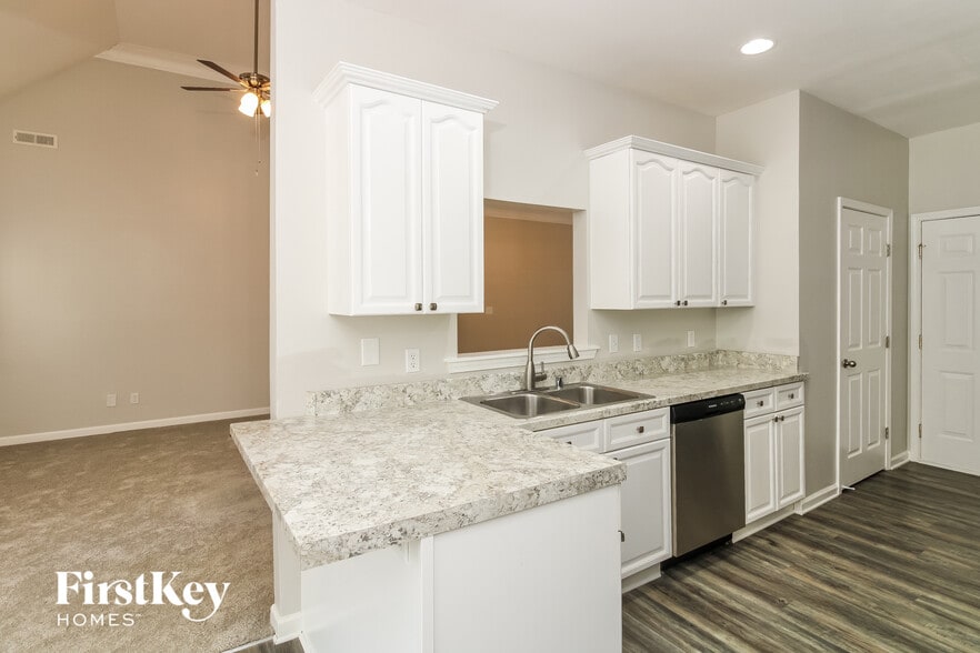 Building Photo - 640 Old Cahaba Dr