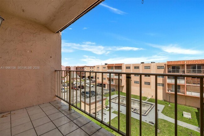 Building Photo - 6130 W 19th Ave