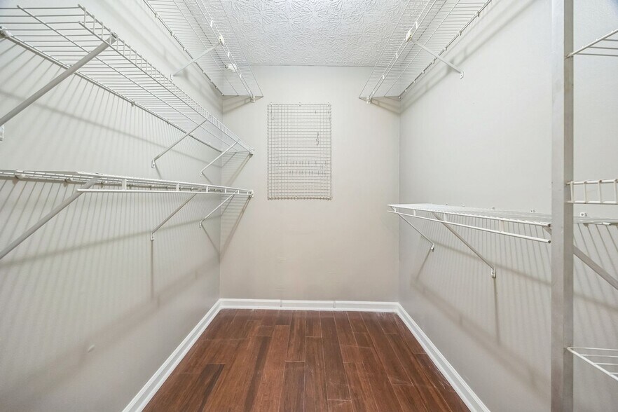 Building Photo - 240 Brandenburgh Cir