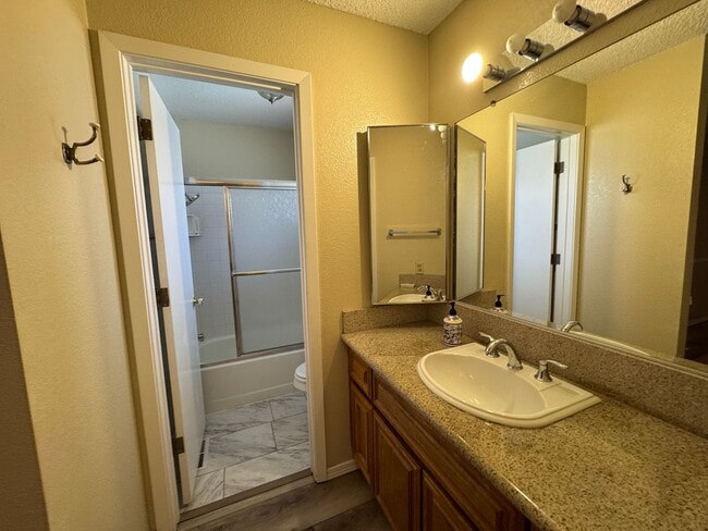 Building Photo - 2440 Melody Ln