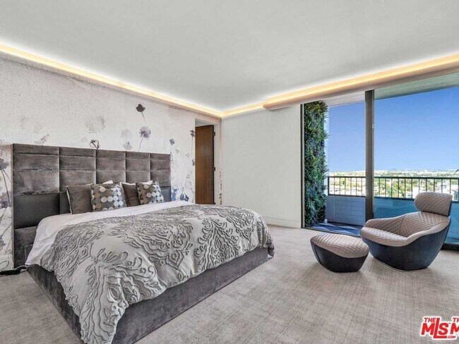 Building Photo - 1100 Alta Loma Rd