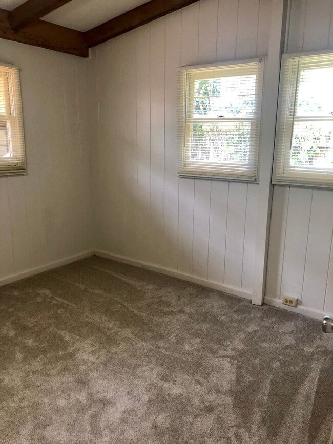 Building Photo - ENCHANTED LAKES 3/2/1, ENJOY KA'ELEPULU CANAL IN YOUR BACKYARD