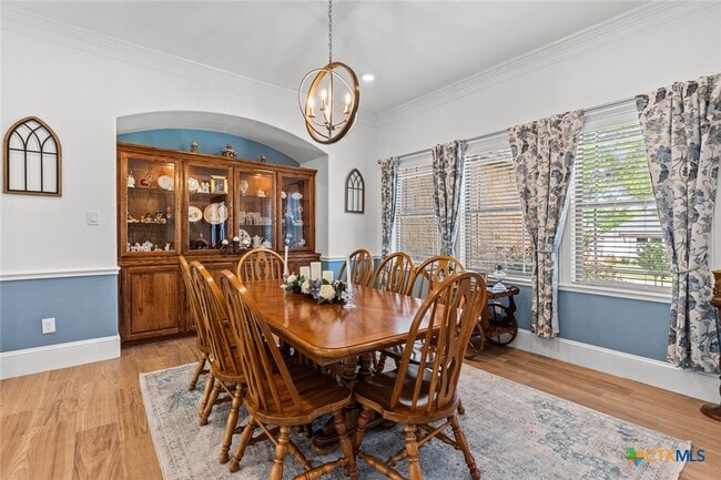 Building Photo - 1605 Alta Vista Loop