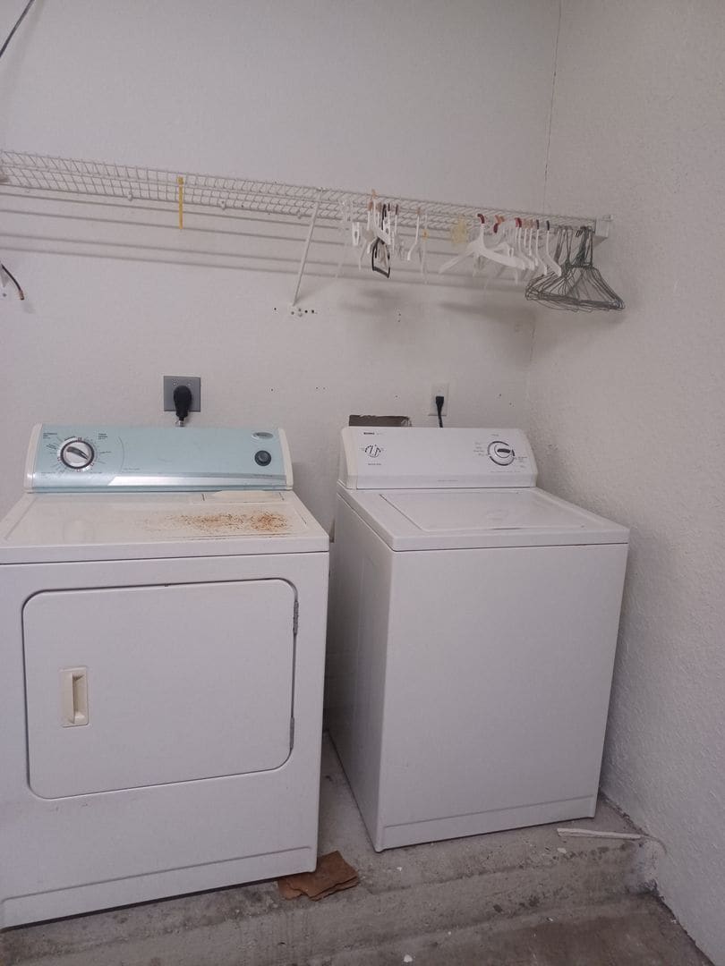 Building Photo - 3/2.5 Townhouse in a Family Friendly Community with Amenities Galore