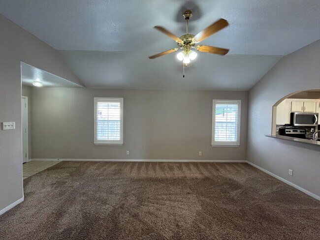 Building Photo - Available NOW  This home is centrally loca...