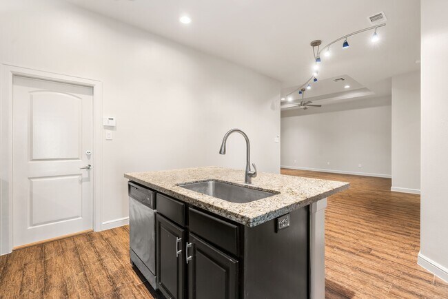 Building Photo - 2934 Whitman Dr