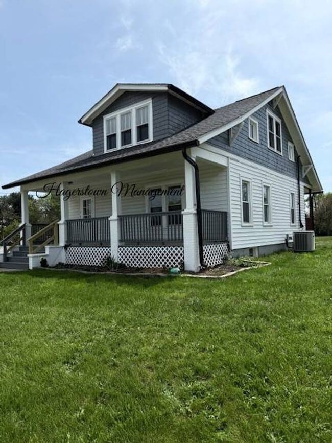 Building Photo - BEAUTIFUL HOME ON W OAK RIDGE