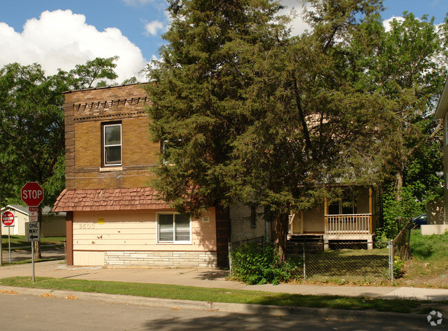 Building Photo - 2503 Irving Ave N