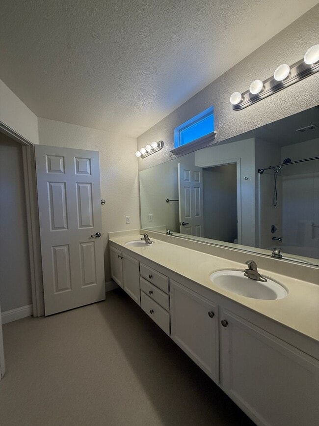 Building Photo - 532 Blarney Cir