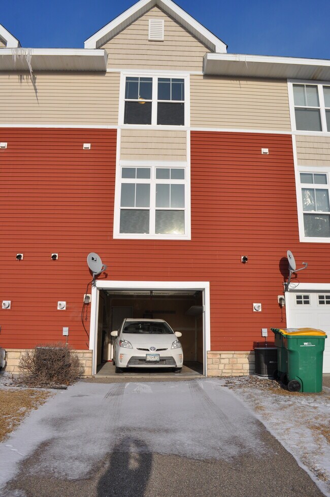 Building Photo - 3114 Thoreau Rd