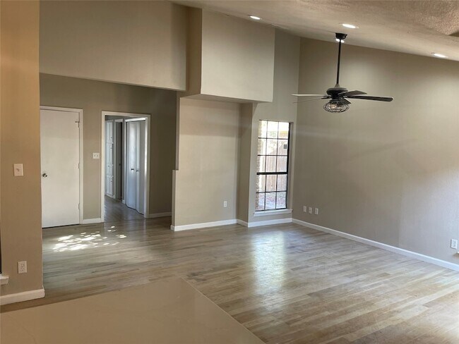 Building Photo - 3040 Airhaven St