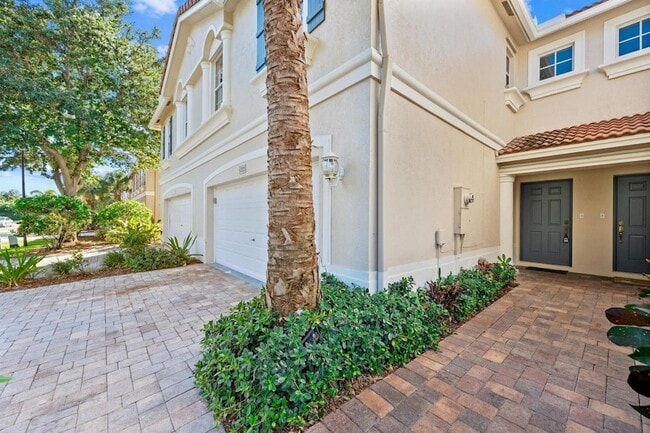 Building Photo - 4205 Bamboo Palm Ct