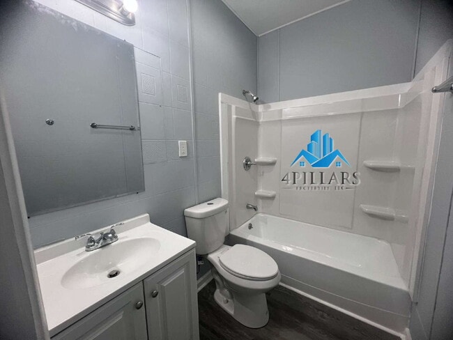 Building Photo - 3904 Deodar St