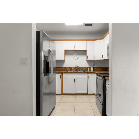 Building Photo - 2724 SW 34th Ct