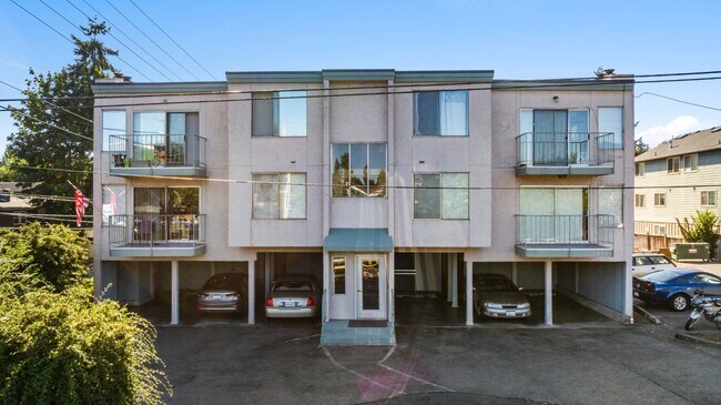 Building Photo - Spacious 1 Bedroom Apartment w/ Parking in...