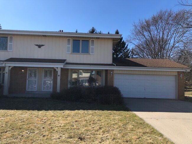 Building Photo - 4055 Fountain Plaza Dr