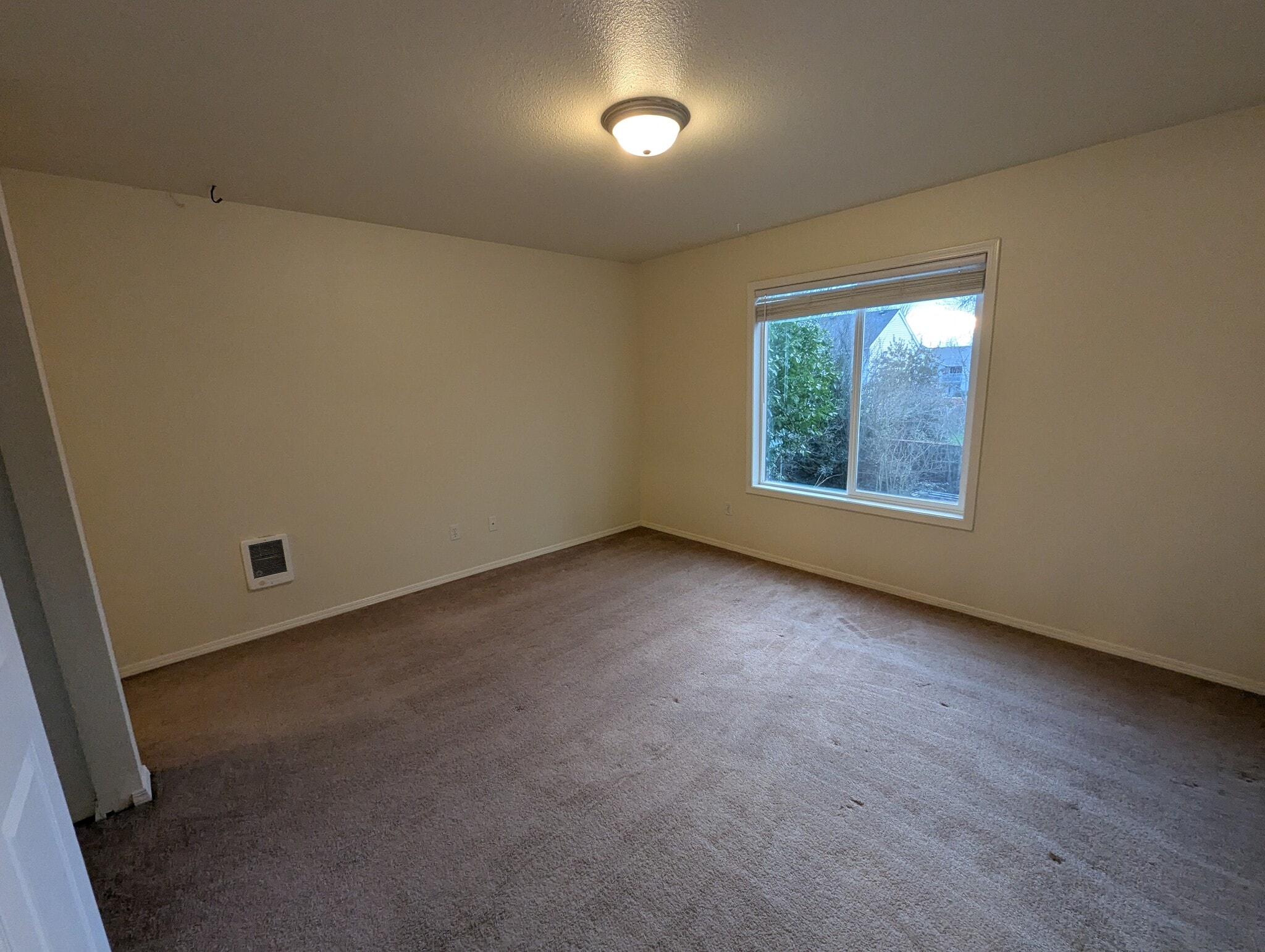 Building Photo - 3144 SE Sternwheeler Dr