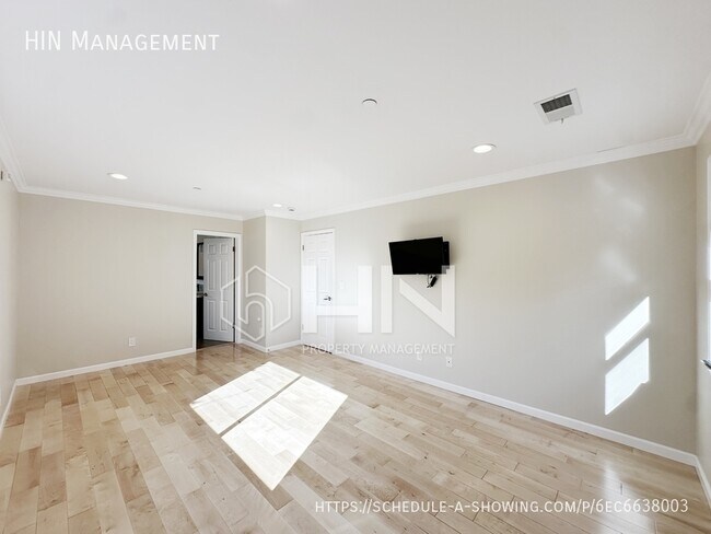 Building Photo - 776 Olive Ave