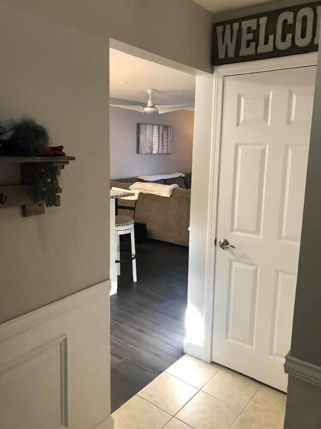 Entryway - 25 Beekman Dr