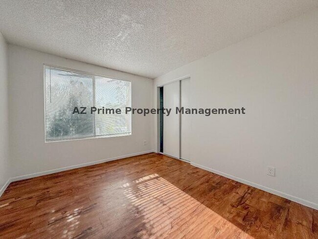 Building Photo - 2415 W Hazelwood St