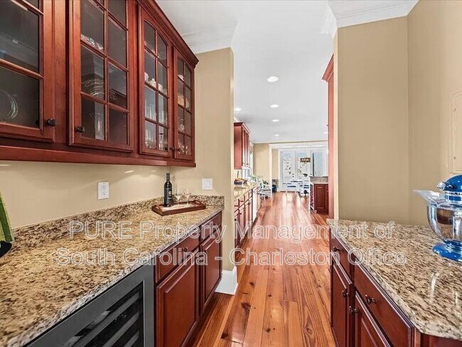 Building Photo - 1597 Rivertowne Country Club Dr