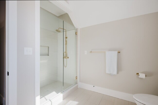 Building Photo - Stunning Custom Home in Palmetto Bluff