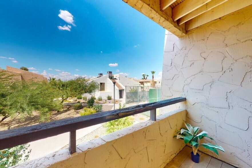 Building Photo - 8055 E Thomas Rd