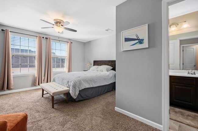 Building Photo - Luxury 3-Bed, 4-Bath Townhouse with Modern Amenities