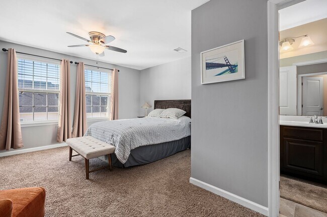 Building Photo - Luxury 3-Bed, 4-Bath Townhouse with Modern...