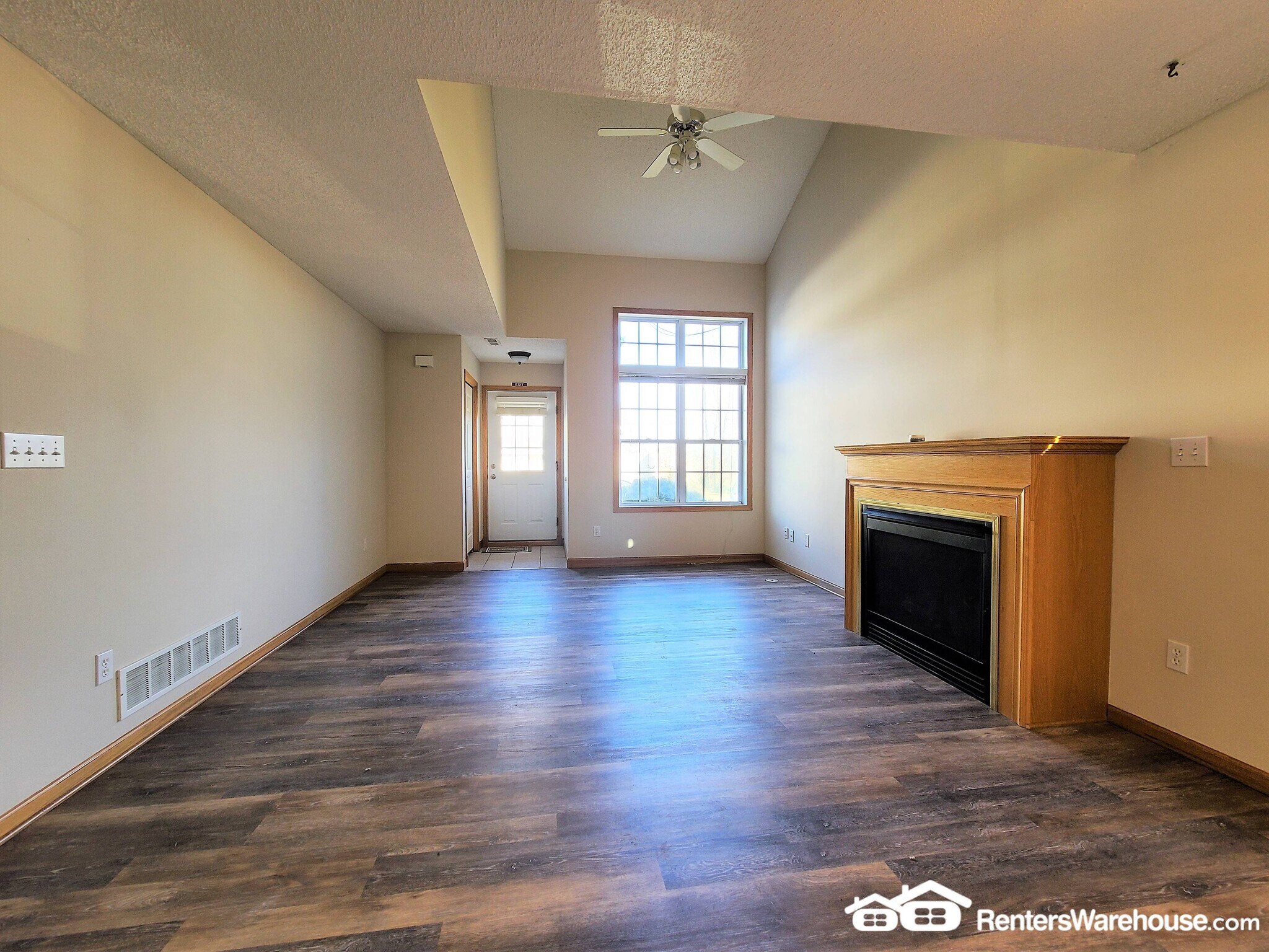 Building Photo - 637 Meadow Ln