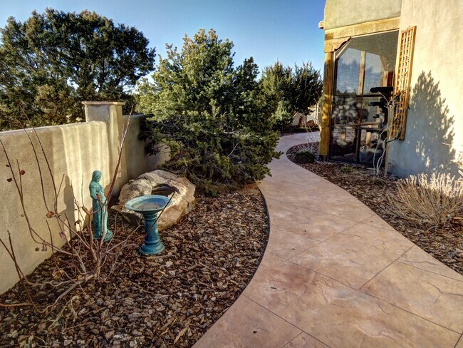 Building Photo - 12 Estancia Ct