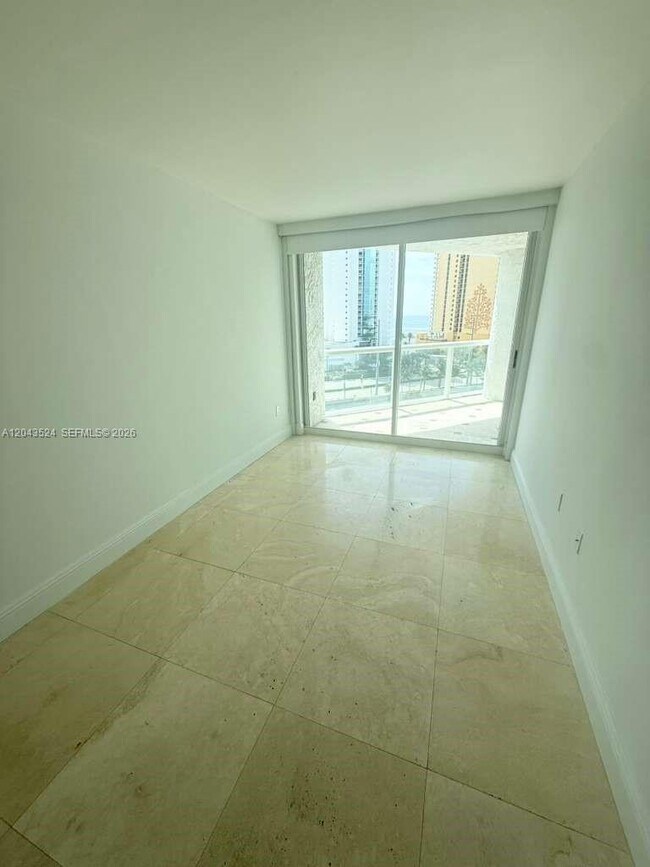 Building Photo - 16400 Collins Ave