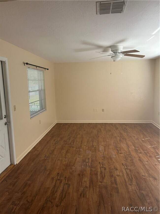 Building Photo - 209 S Tyler St