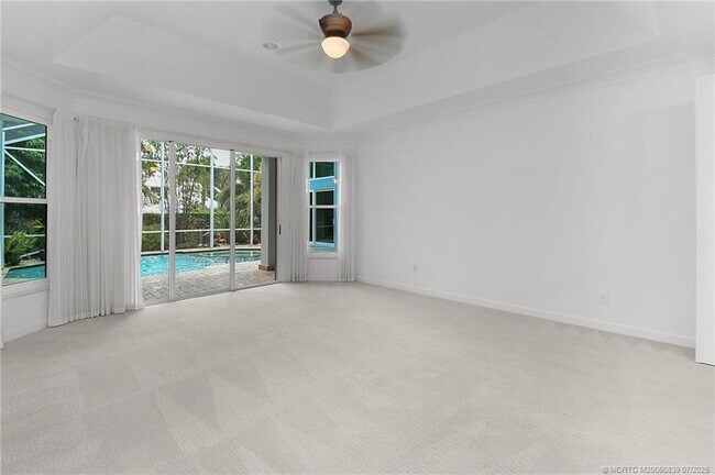 Building Photo - 158 S River Rd