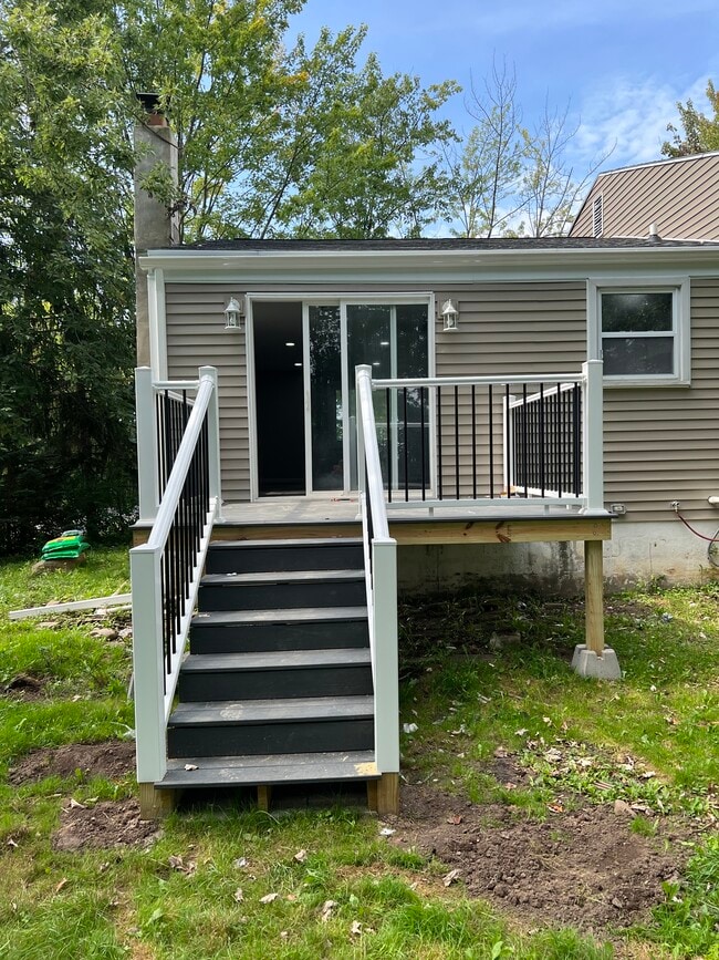 Building Photo - 7441 Farmstead Rd