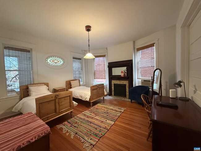 Building Photo - 615 E High St