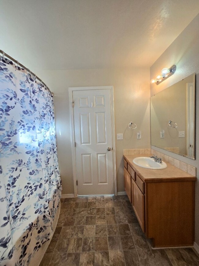 Building Photo - Lovely Meridian Home