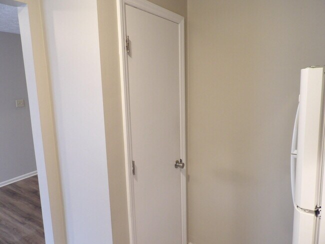 Building Photo - 204 Landings Dr