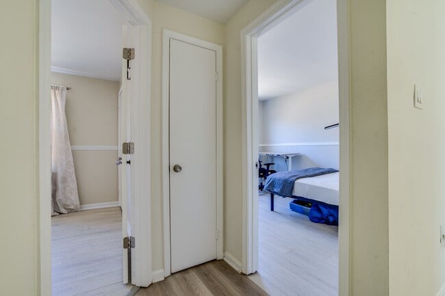 Building Photo - 7913 Central Park Cir