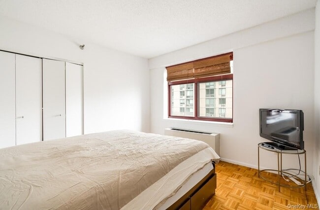 Building Photo - 4-74 48th Avenue Unit 4-V