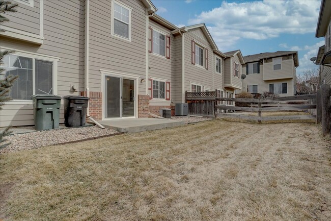 Building Photo - 2 Bedroom, 2.5 Bathroom townhome in the Th...