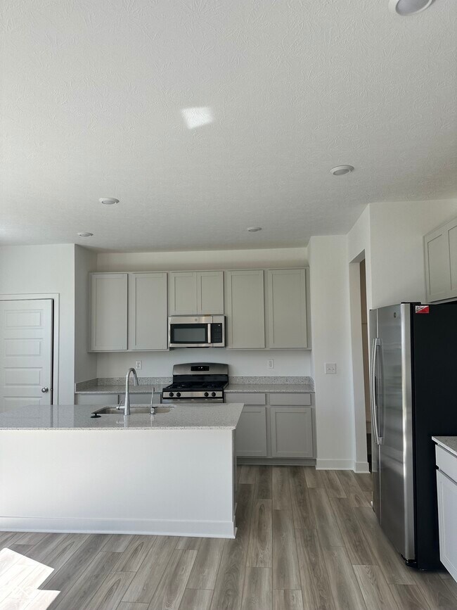 Building Photo - 8560 Tripp Rd