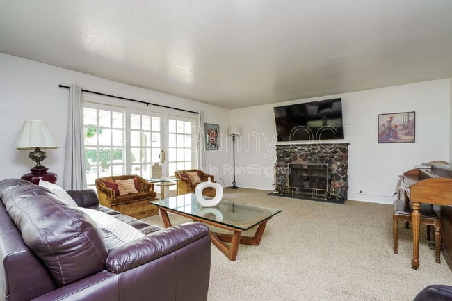 Building Photo - 9379 Esther St